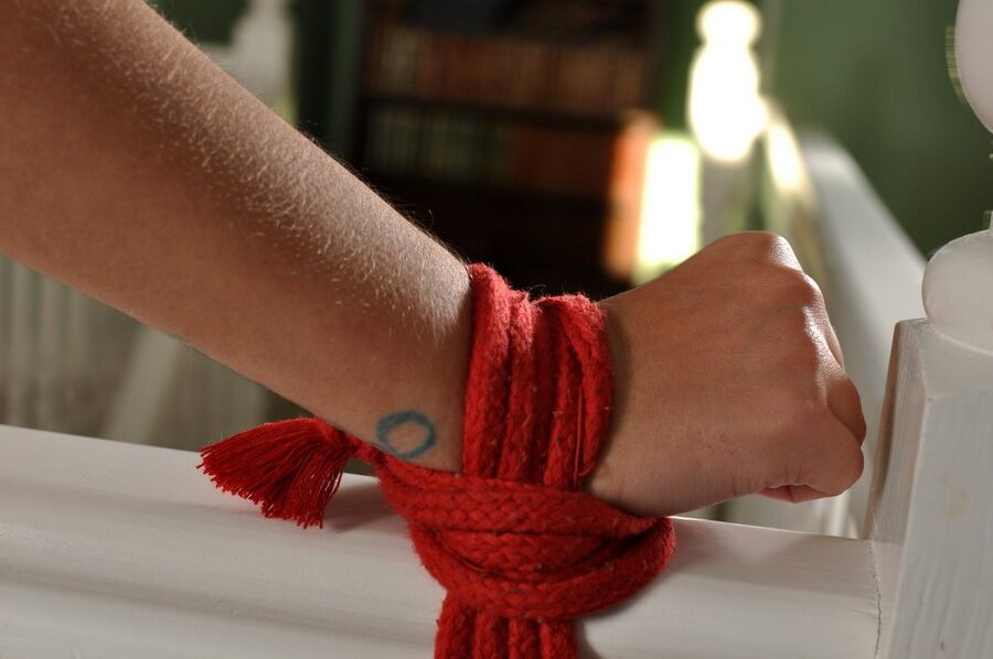 12P Ava Dalush's amazing ass in this bondage set
