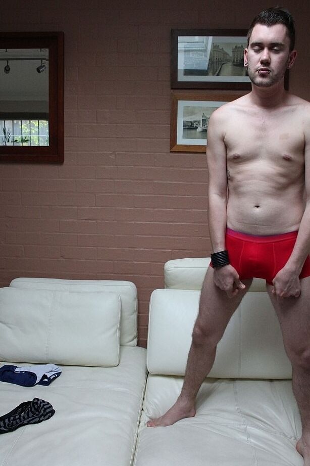 21P Amateursdoit August Arse