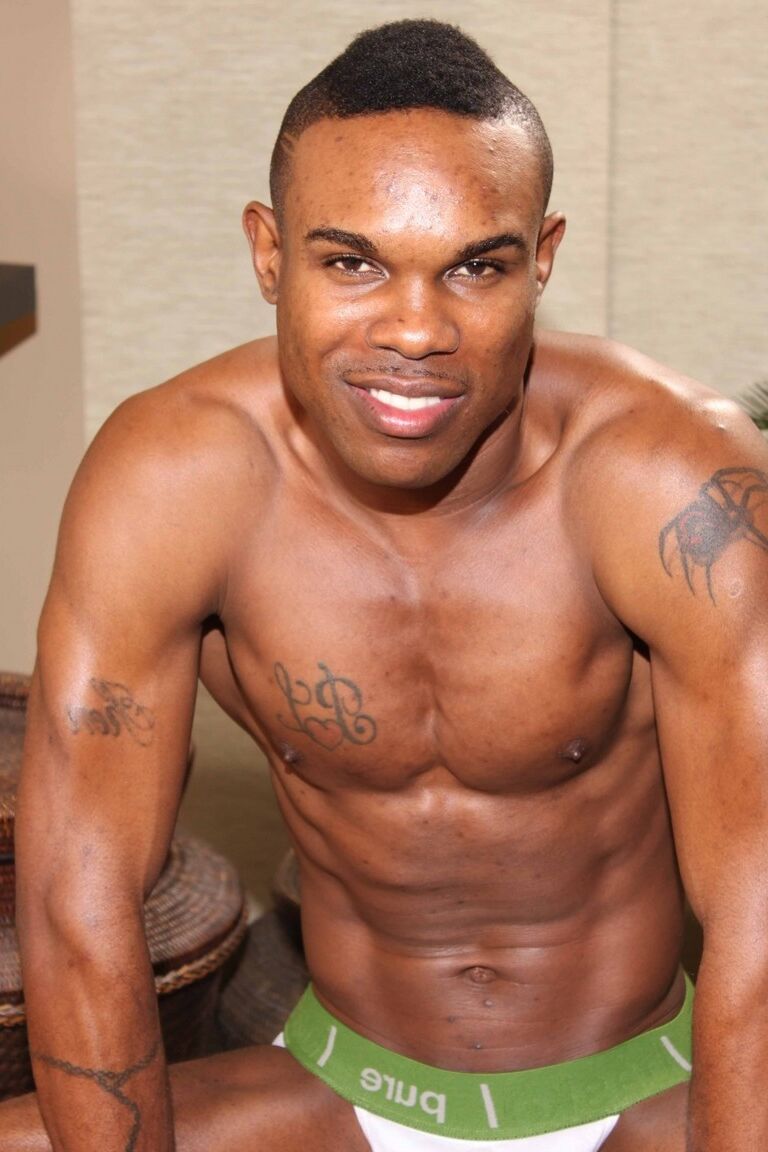 21P Handsome ebony boy Diaon Starr jerks off and tries out his new toy