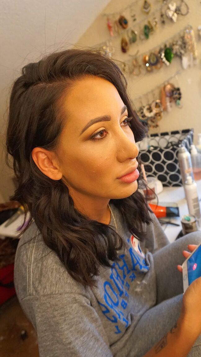 17P La boxeuse Amia Miley découvre de faux seins