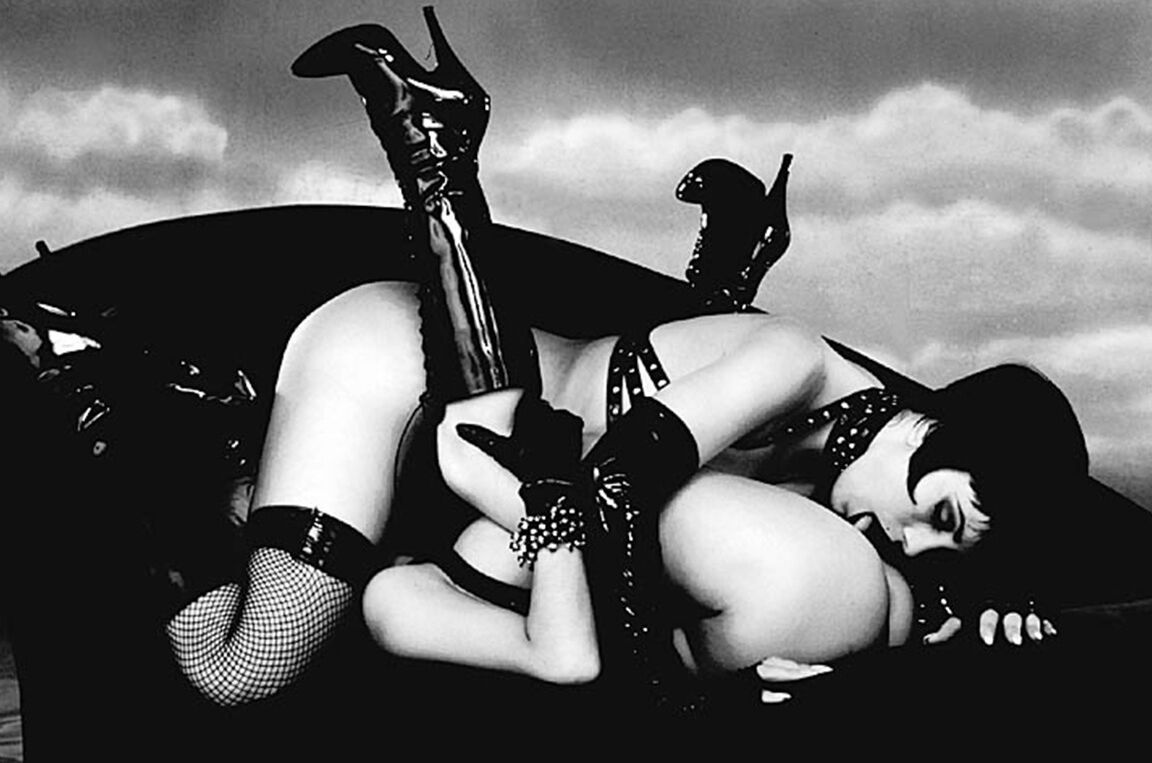 17P Des artistes grésillants aux gros seins profitent du léchage lesbien noir
