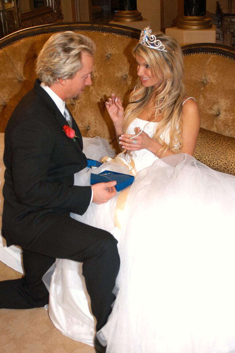 21P Foxy bride Kendall Brooks enjoys a hard fuck after drinking wedding champagne