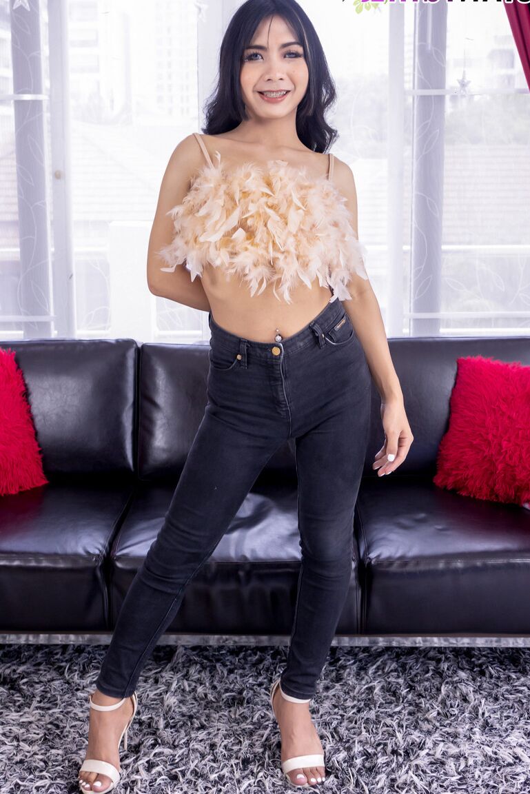 16P Asiático TGirl Cremoso