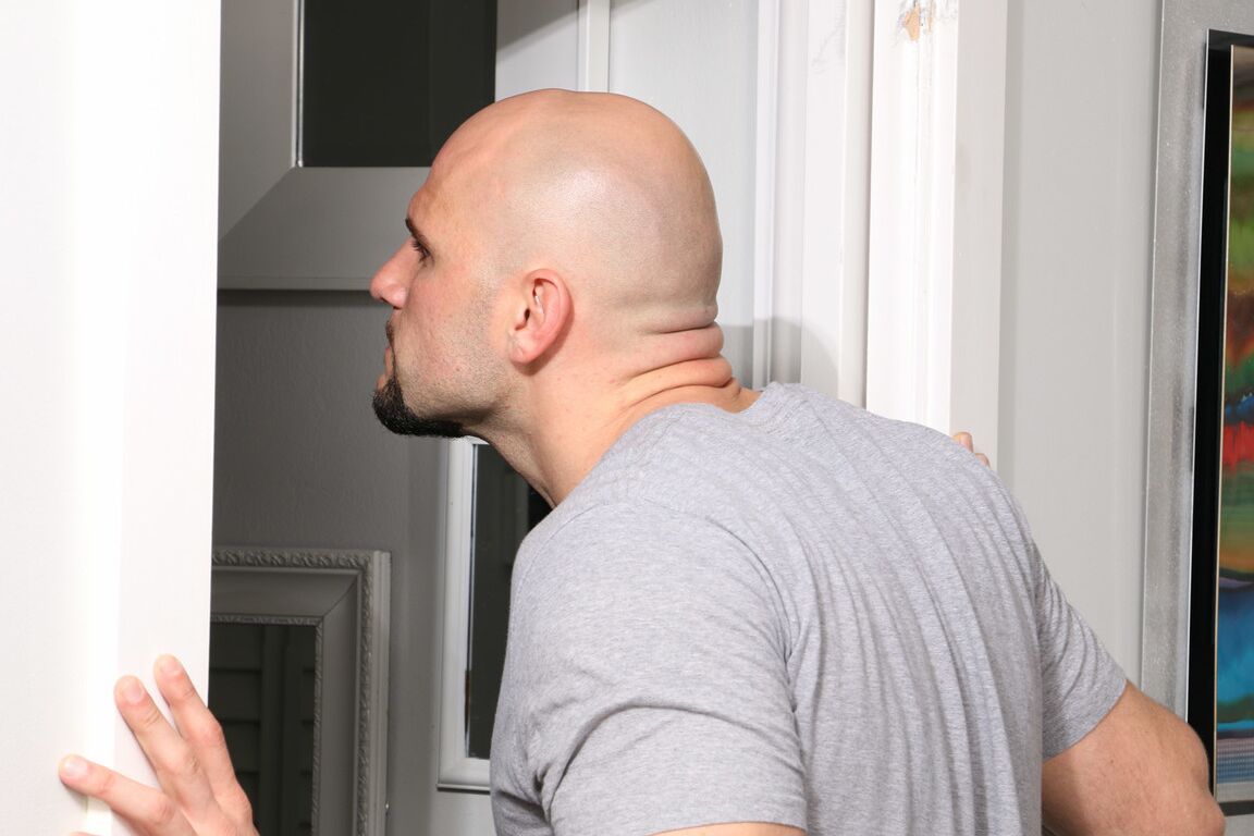 19P La triste jeune Sadie reçoit la visite d'un vieux Cupidon excité pour la levrette de la Saint-Valentin