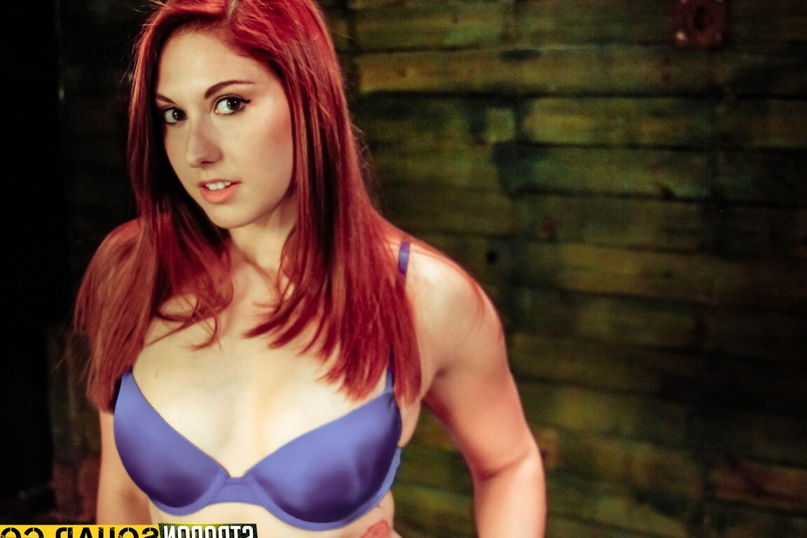 15P A ruiva sexy Rose Red Tyrell é superada pela lésbica loira Mila Blaze