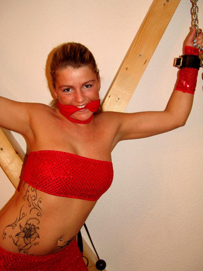 16P Bound Studio Hilflos Justine