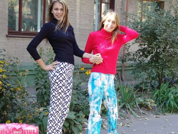 10P Young lesbians Laura and Katrina kiss on the lips while fully clothed