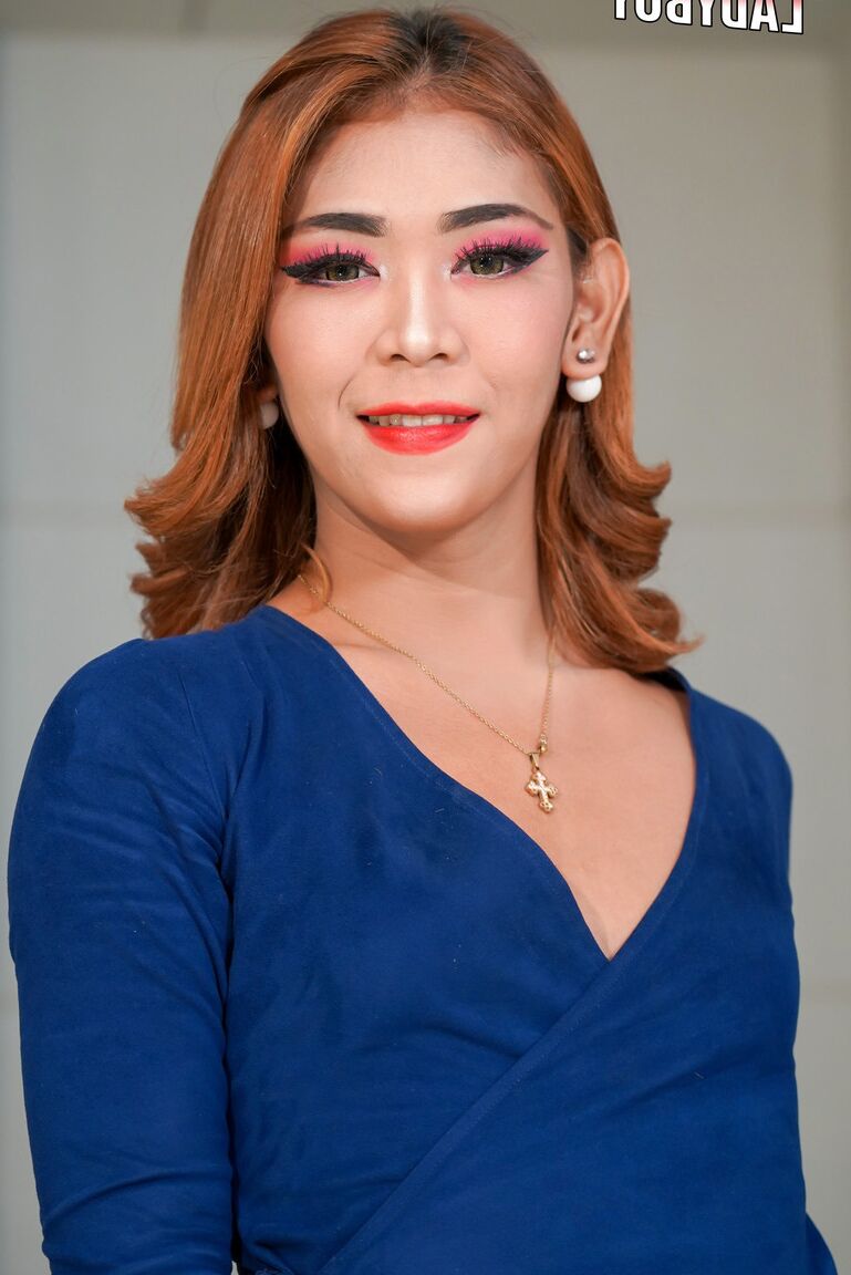 16P Asiatisches TGirl Marga