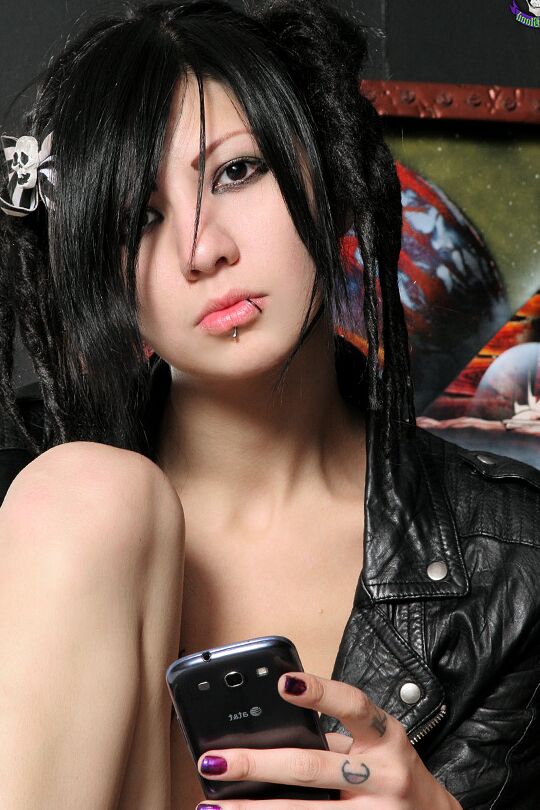 15P Dark haired rocker Miss Seamonster showcases her bald slit in leather boots