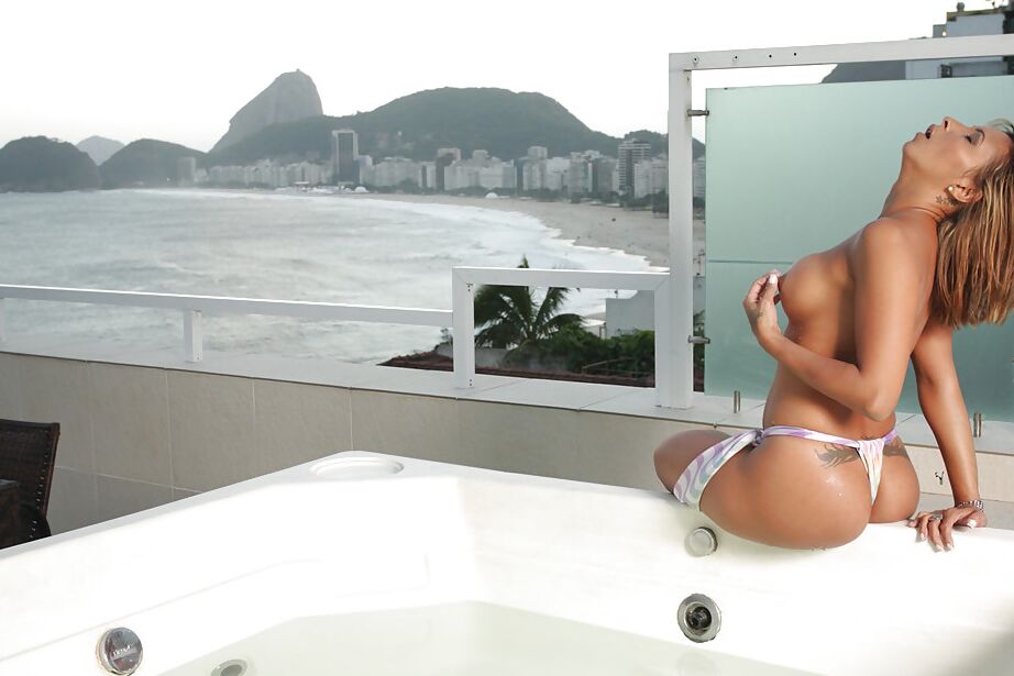 16P Latina babe with a big ass Suzy Anderson shows her boob by the pool