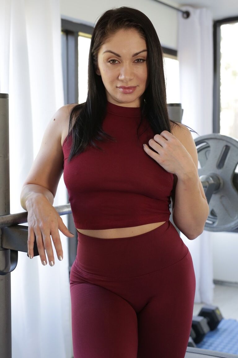 18P Goddess Lea Lexis showing off her phenomenal natural tits at the gym