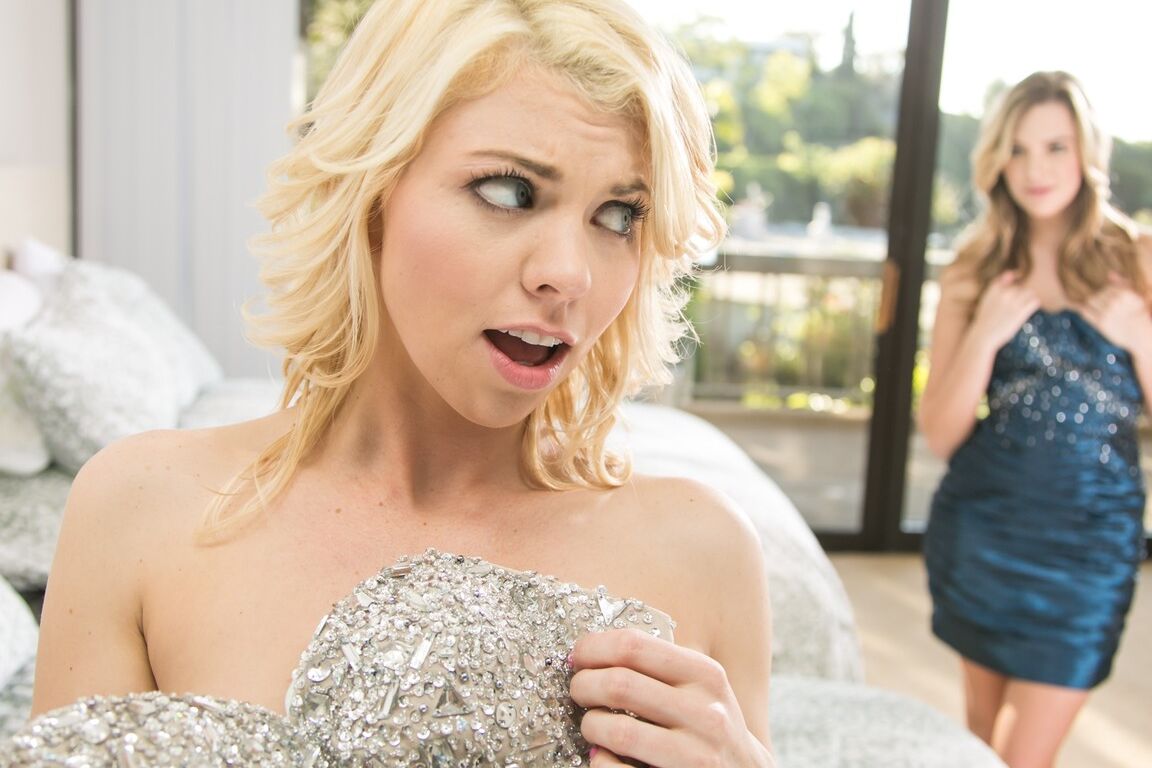 17P Les lesbiennes blondes Kenna James et Tara Morgan se lèchent le cul
