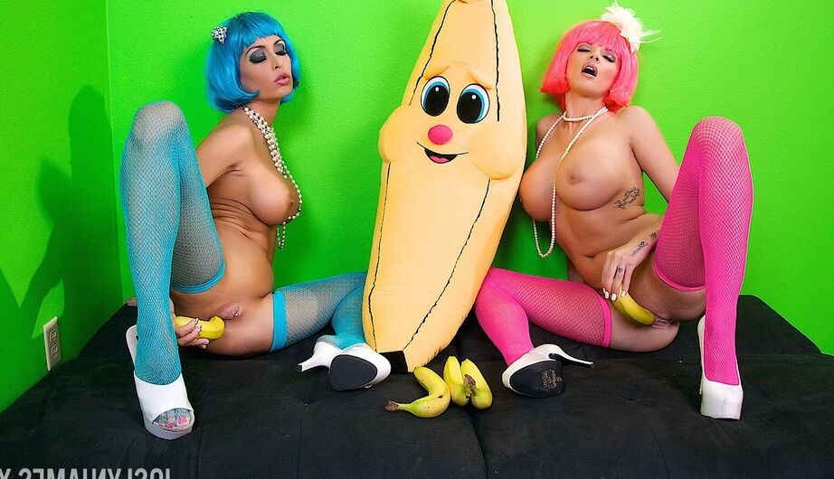 16P Nylon and high heel wearing females indulge in food fetishism with bananas