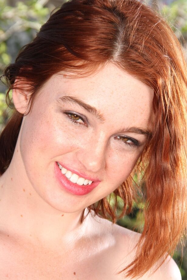 14P Hot redhead Jodi Taylor slides shorts and thong over phat ass in the garden