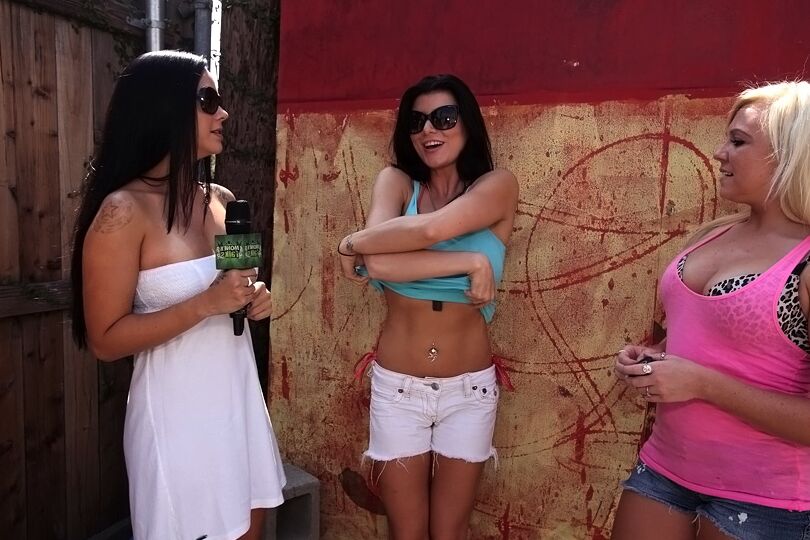 16P Big busted MILF Linda Lay spends some good time with her friends