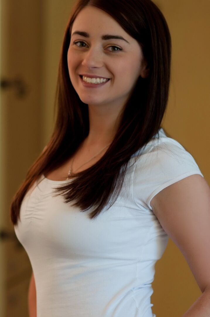 12P Glamour babe Taylor Vixen se toca sus grandes tetas mientras monta un Sybian