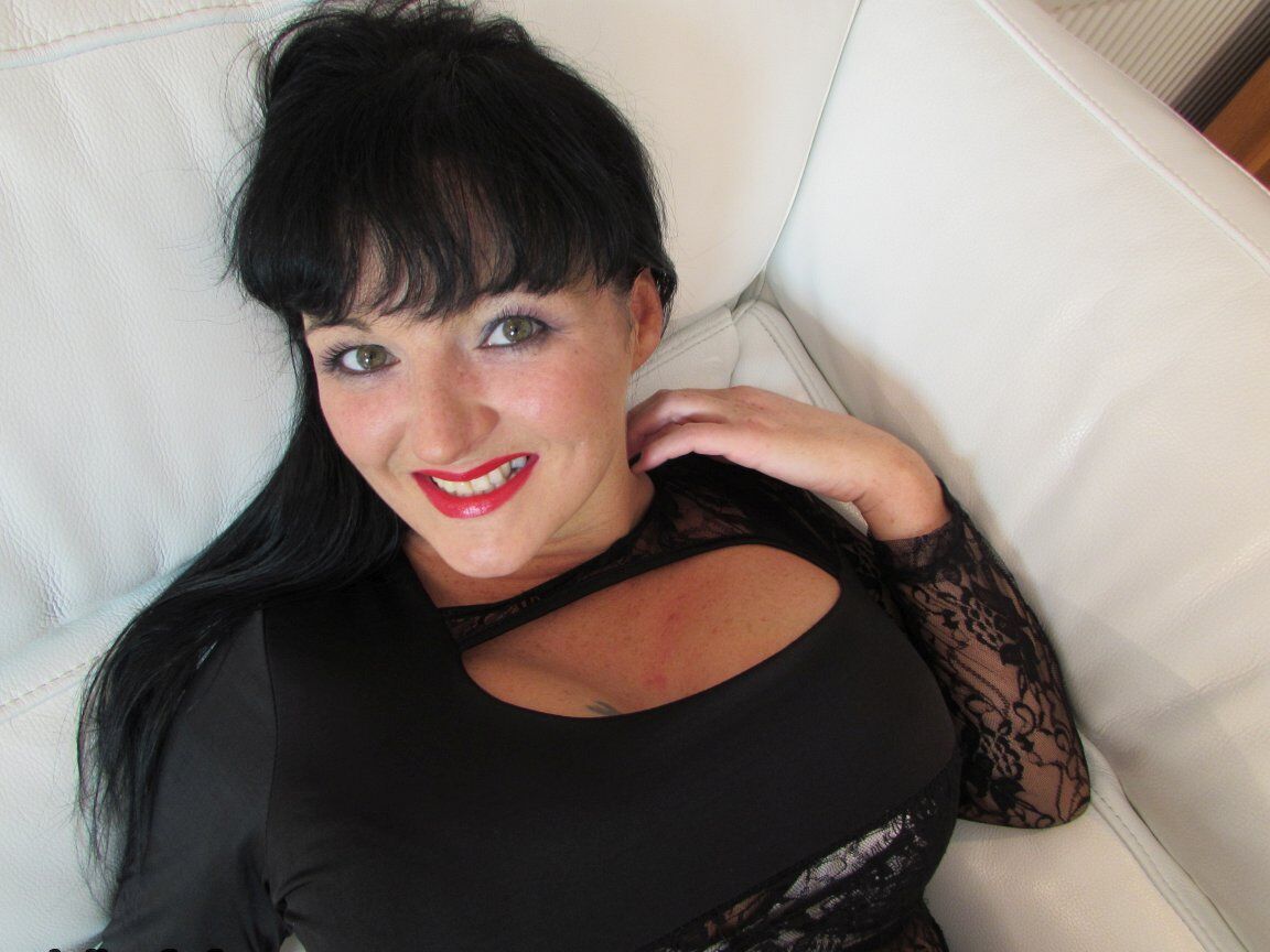 15P Arschleckende MILF Devon Breeze liebt alte Schwänze