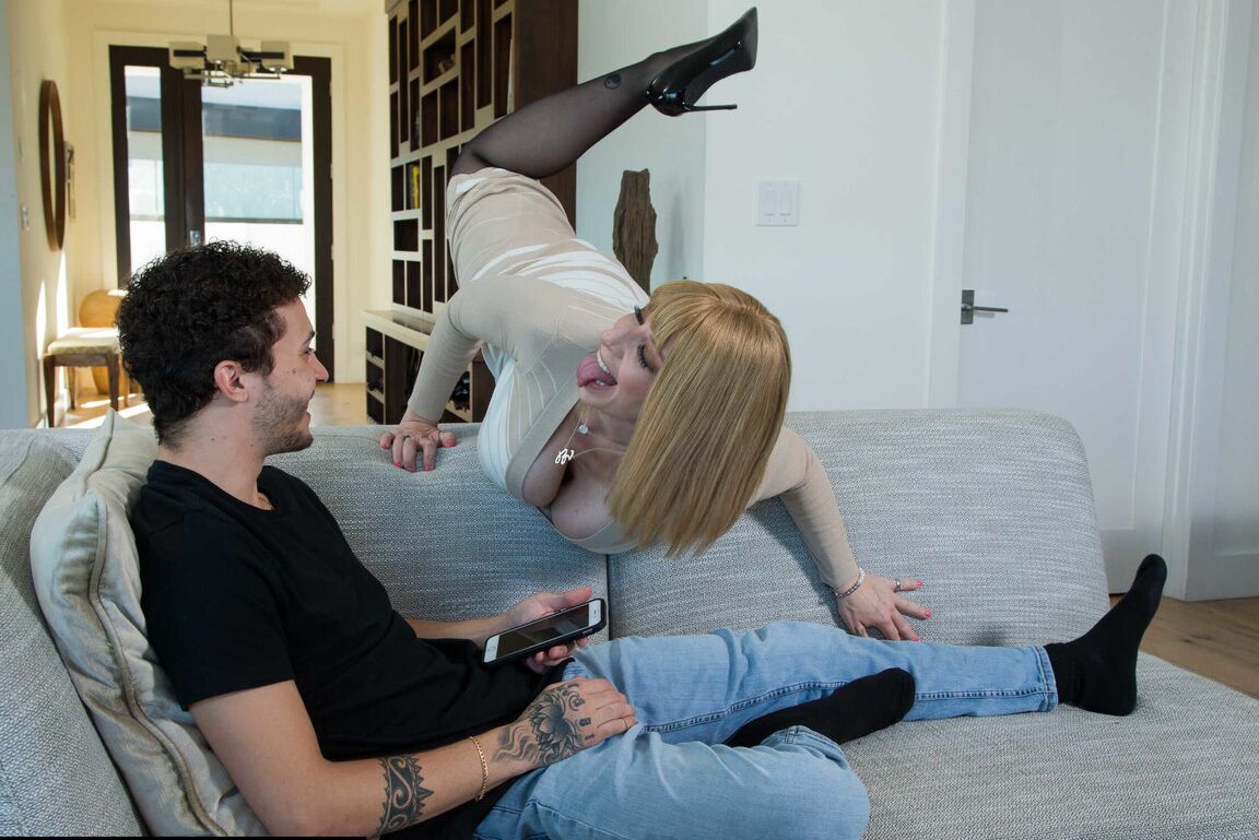 21P Naughty America Sara Jay, Apollo Banks