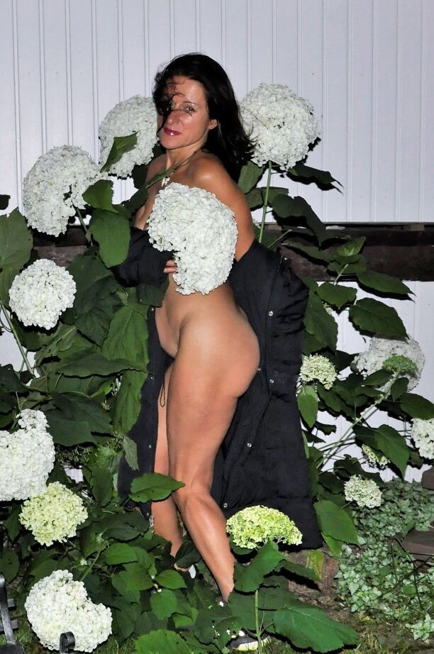 20P First timer Diana Ananta gets rid of her winter coat before finger fucking
