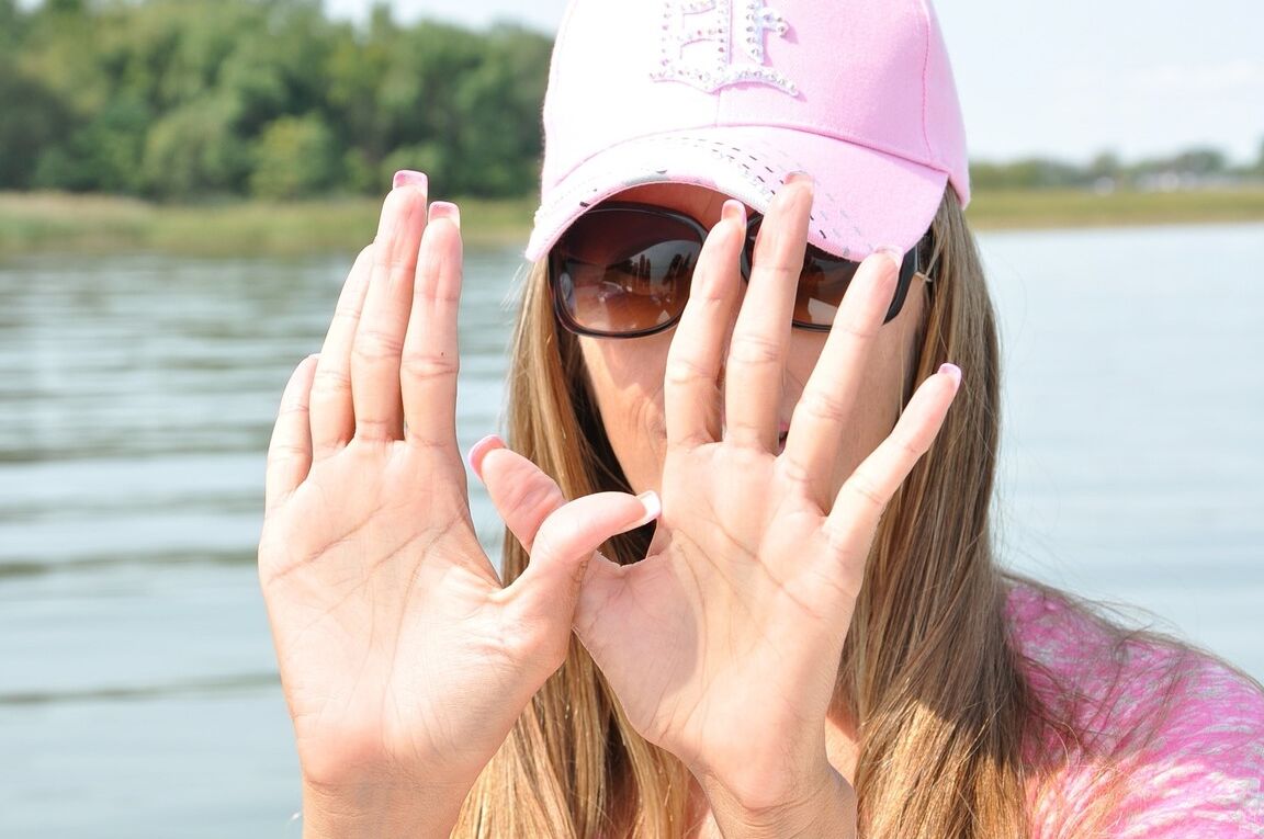 21P Amateur babe Lori Anderson showing off her long fingers and nails on a boat