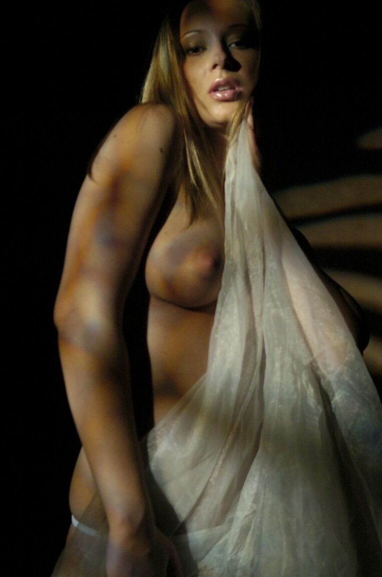 16P Glamour model Veronika gets totally naked during a nighttime solo shoot
