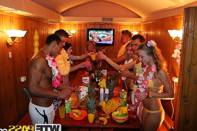 16P College students participate in group sex while having a party