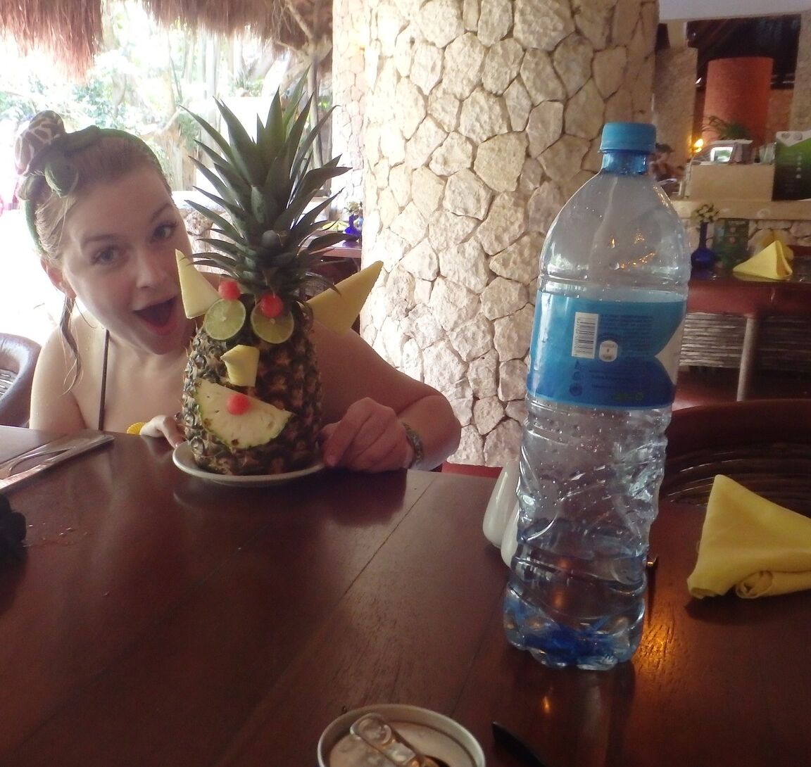 12P Danielle, amatrice blonde, montre ses gros fesses et ses seins pendant ses vacances