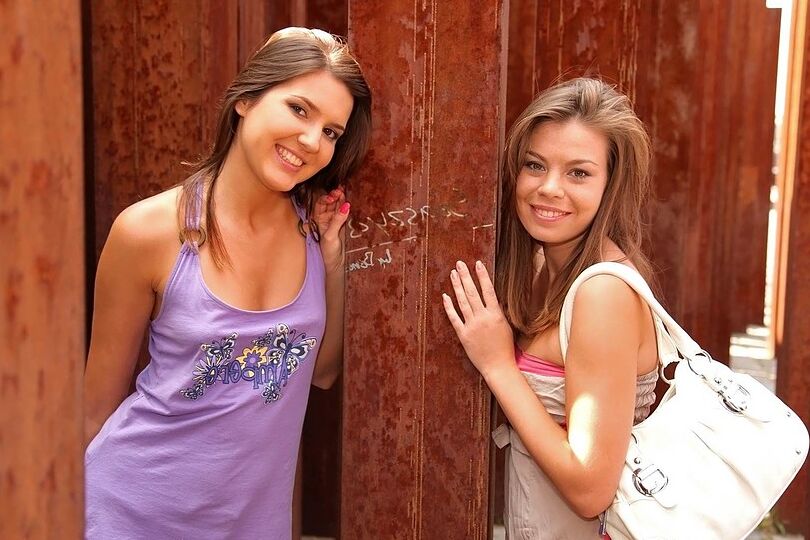 12P Dos chicas europeas intercambian novios por actividades de sexo anal durante un MMFF