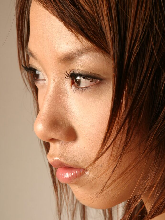 12P Die schüchterne asiatische Hottie Rena Kousaki zeigt ihre schönen Titten