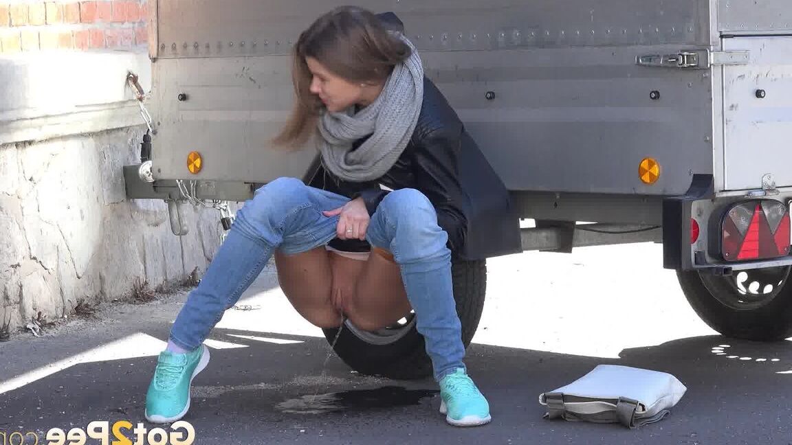 15P Sarah Key can't hold her pee any longer and pisses behind a trailer