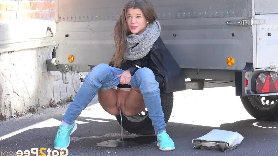15P Sarah Key can't hold her pee any longer and pisses behind a trailer