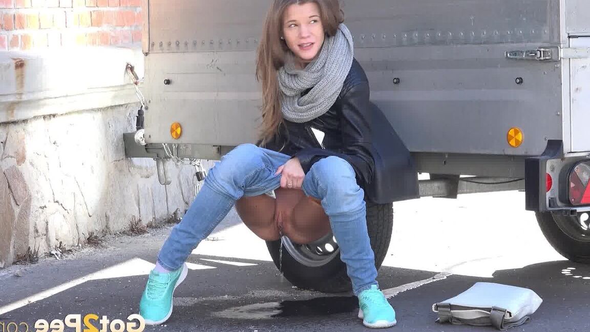 15P Sarah Key can't hold her pee any longer and pisses behind a trailer
