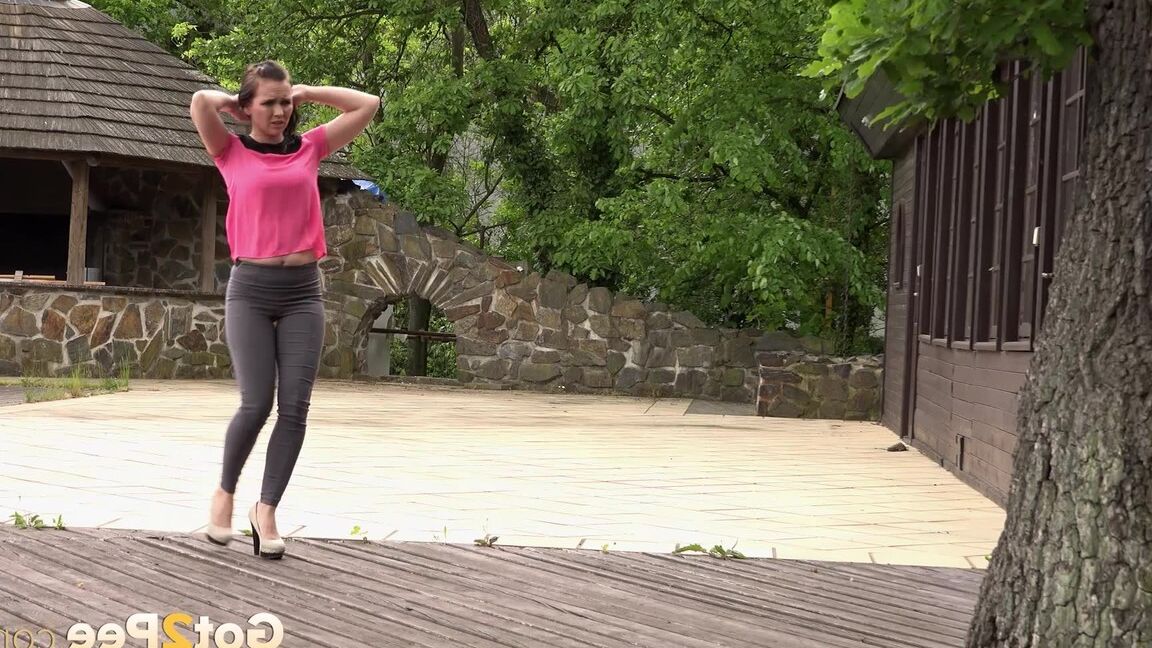 15P Brunette AllyStyle drops her pants to take a piss in public
