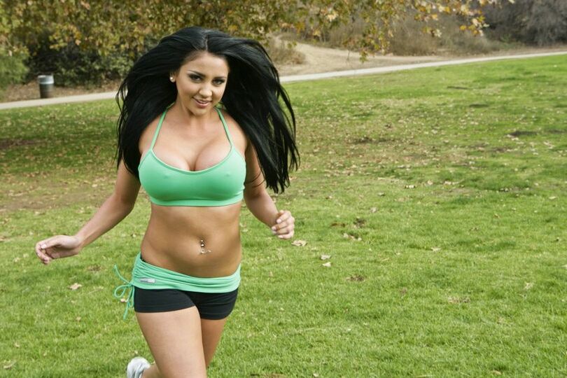 21P Magnífica big boobed MILF Audrey Bitoni sendo fodida no chuveiro