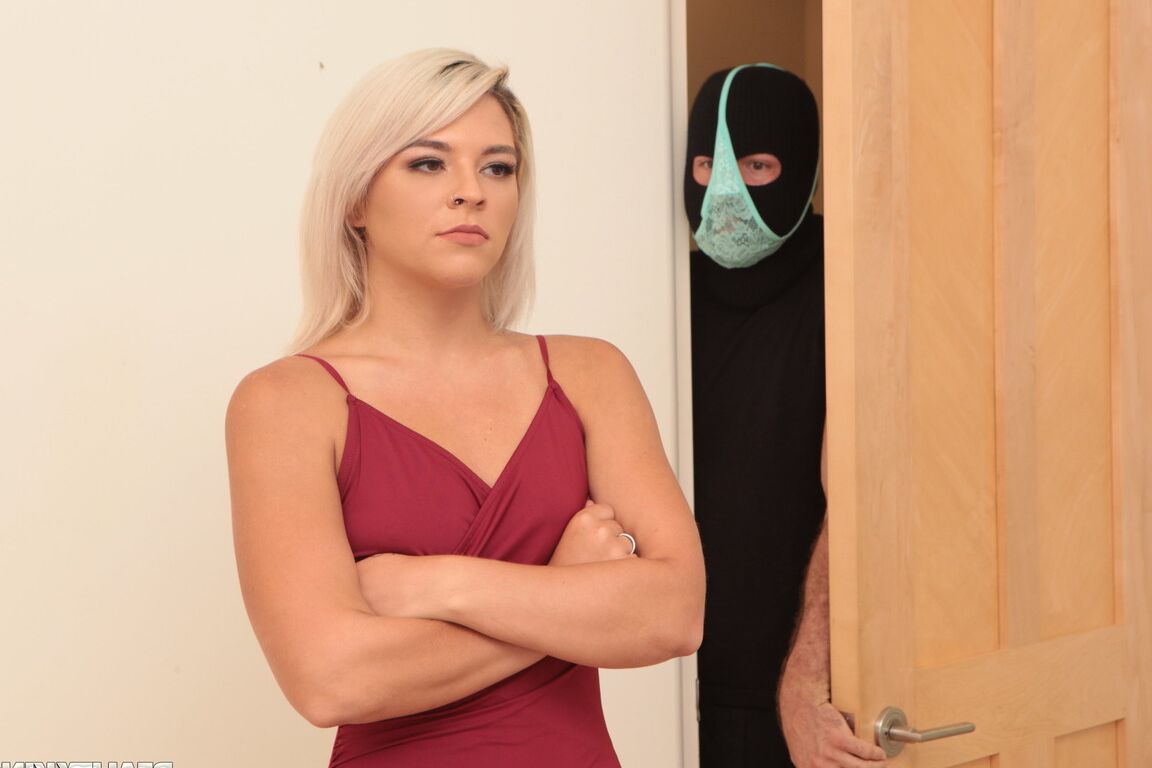 21P Blonde Rharri Rhound doffs her dress and flaunts her ass while riding a dong