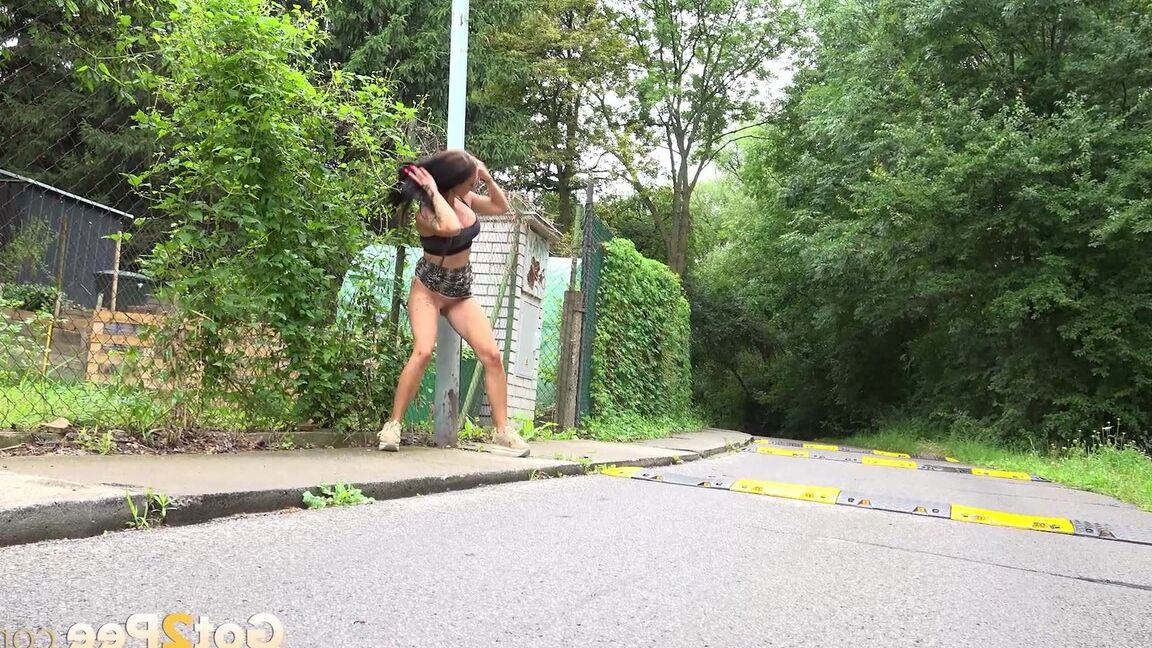 15P Solo girl Isabel Dark lets loose with a stream pf piss on a public sidewalk