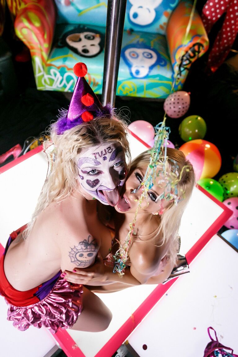 21P Horny blonde strippers Alix Lynx and Leya Falcon play with each other's muff