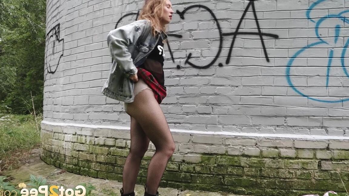 15P Solo girl Rita wipes herself after taking a piss near a graffitied building