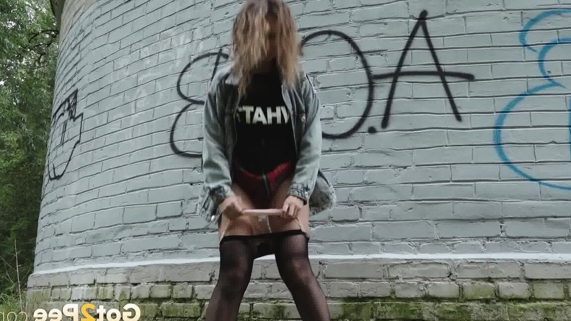 15P Solo girl Rita wipes herself after taking a piss near a graffitied building