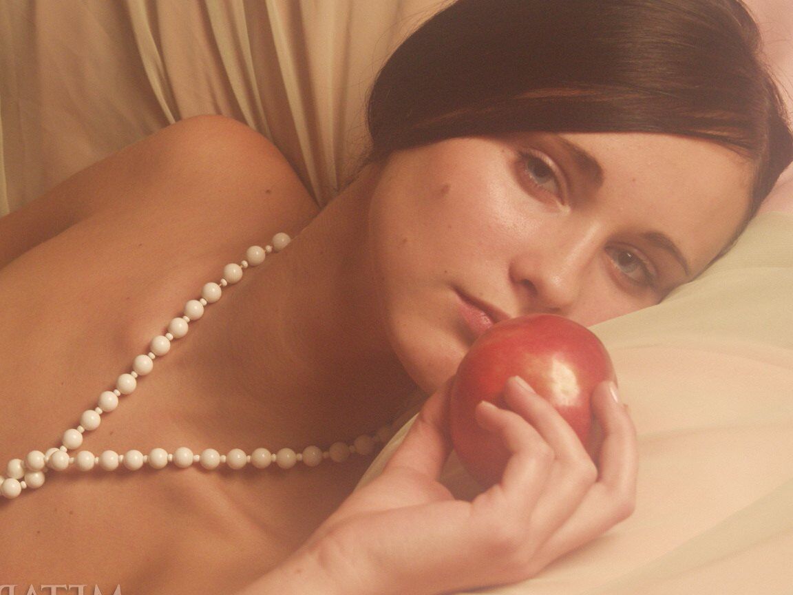 21P Met Art Lena O