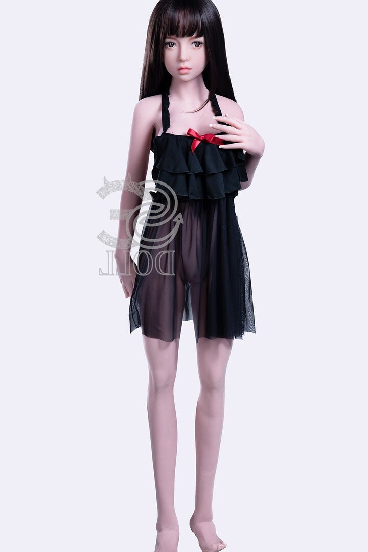21P Adorável boneca sexual Mika descasca sua lingerie preta