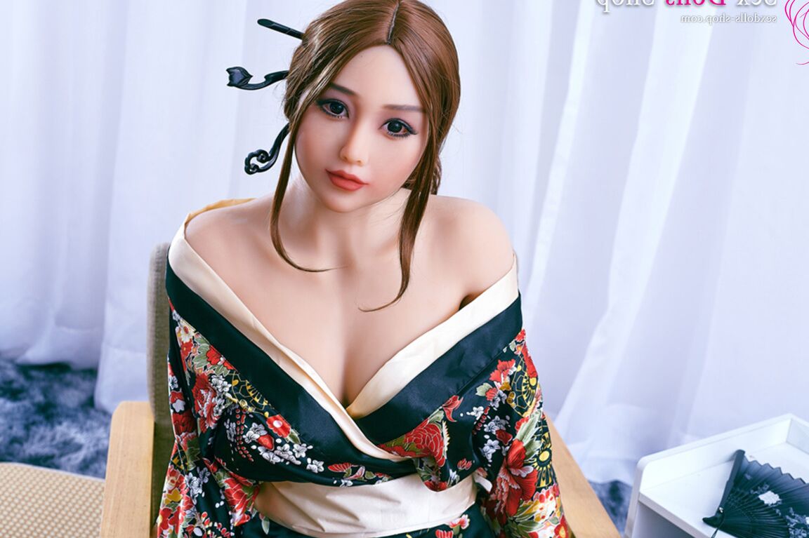 21P Doce boneca sexual japonesa Saya exibindo seus lindos peitos
