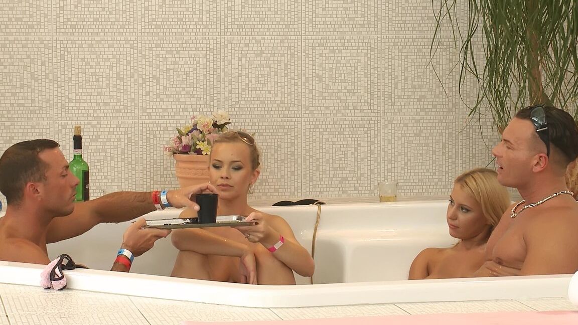 15P Two inebriated couples play sex games while relaxing in a bathtub