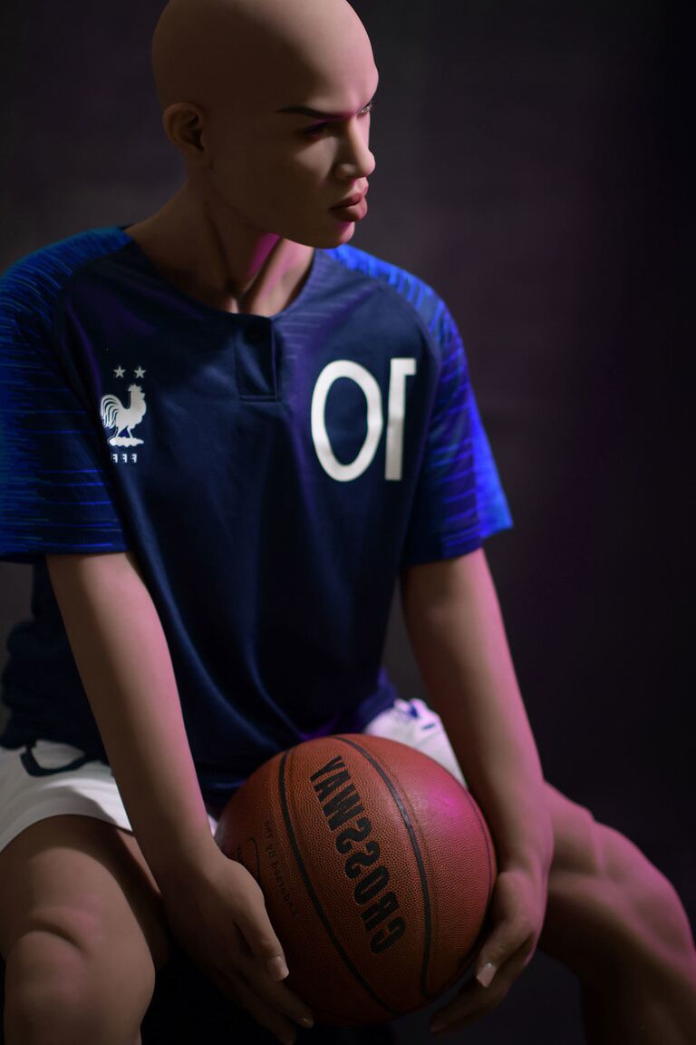 21P Allen, belle poupée sexuelle de joueur de basket-ball, pose nue et dans son maillot