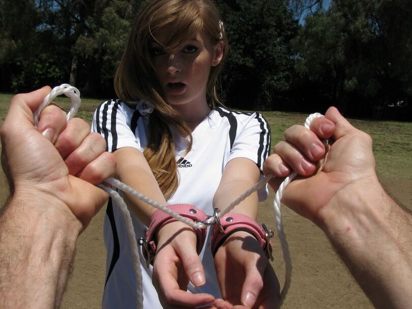 14P Chica de 18 años es introducida al mundo del sexo BDSM por su nuevo novio