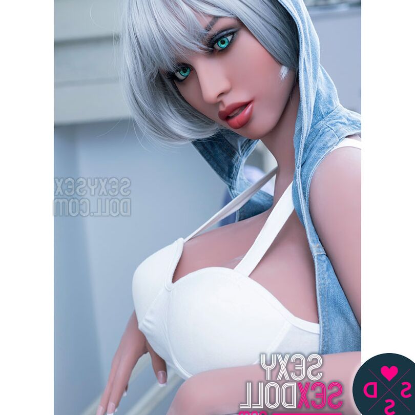 21P Seductora muñeca sexual rubia con ojos sexys muestra su enorme busto