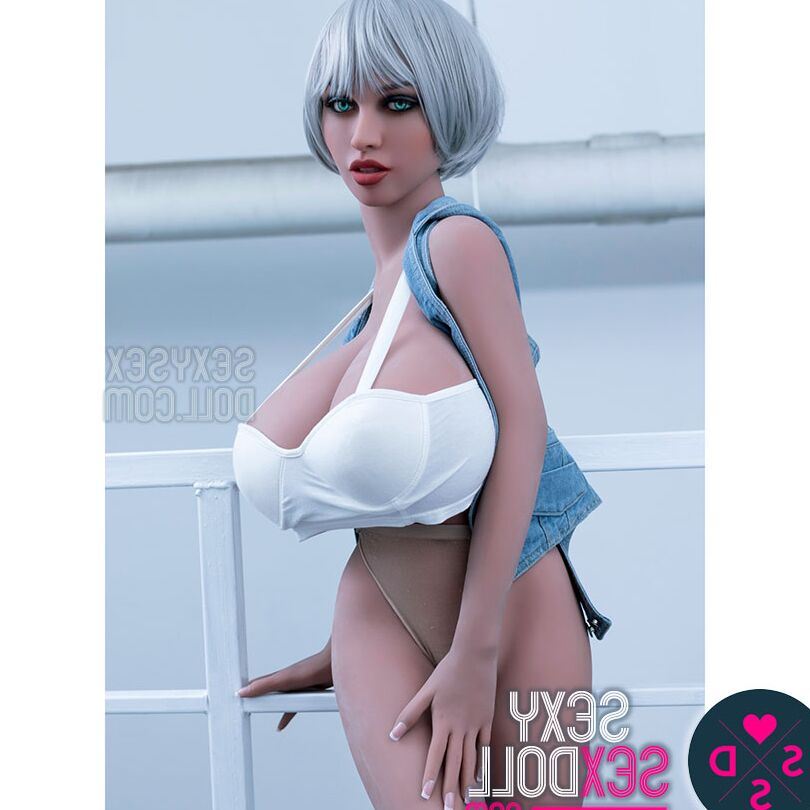21P Seductora muñeca sexual rubia con ojos sexys muestra su enorme busto