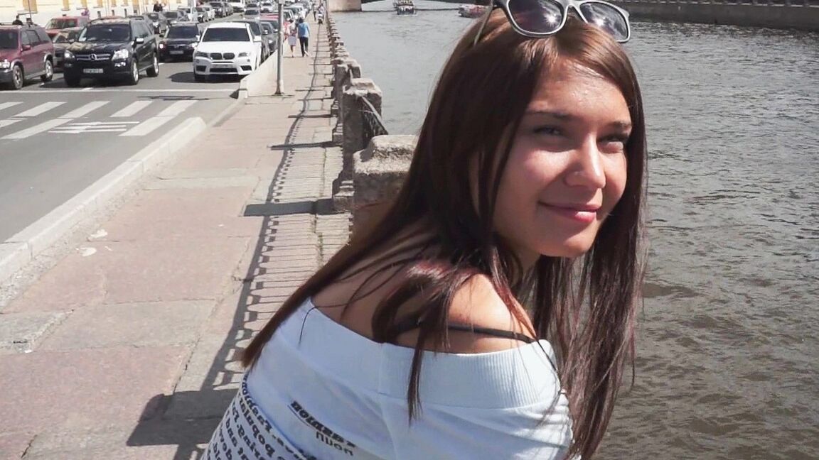 20P Adolescente morena amateur es recogida en la calle