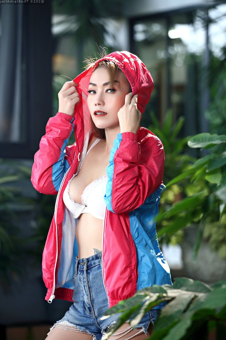 16P Hot Asian girl Yuri gets naked in a garden while wearing running shoes
