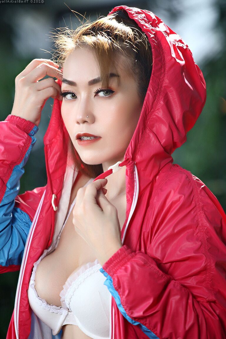 16P Hot Asian girl Yuri gets naked in a garden while wearing running shoes